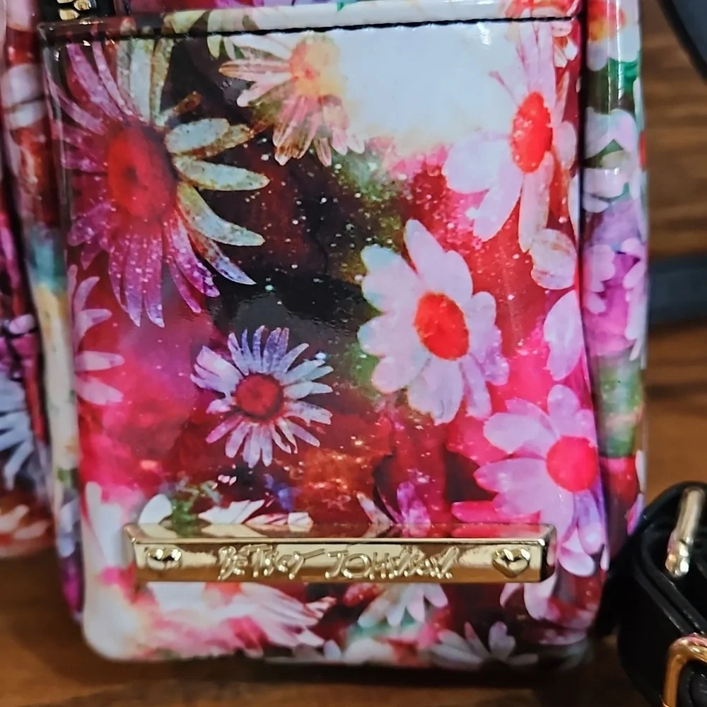 Betsey Johnson Dog and Daisies Backpack - Picture 6 of 10